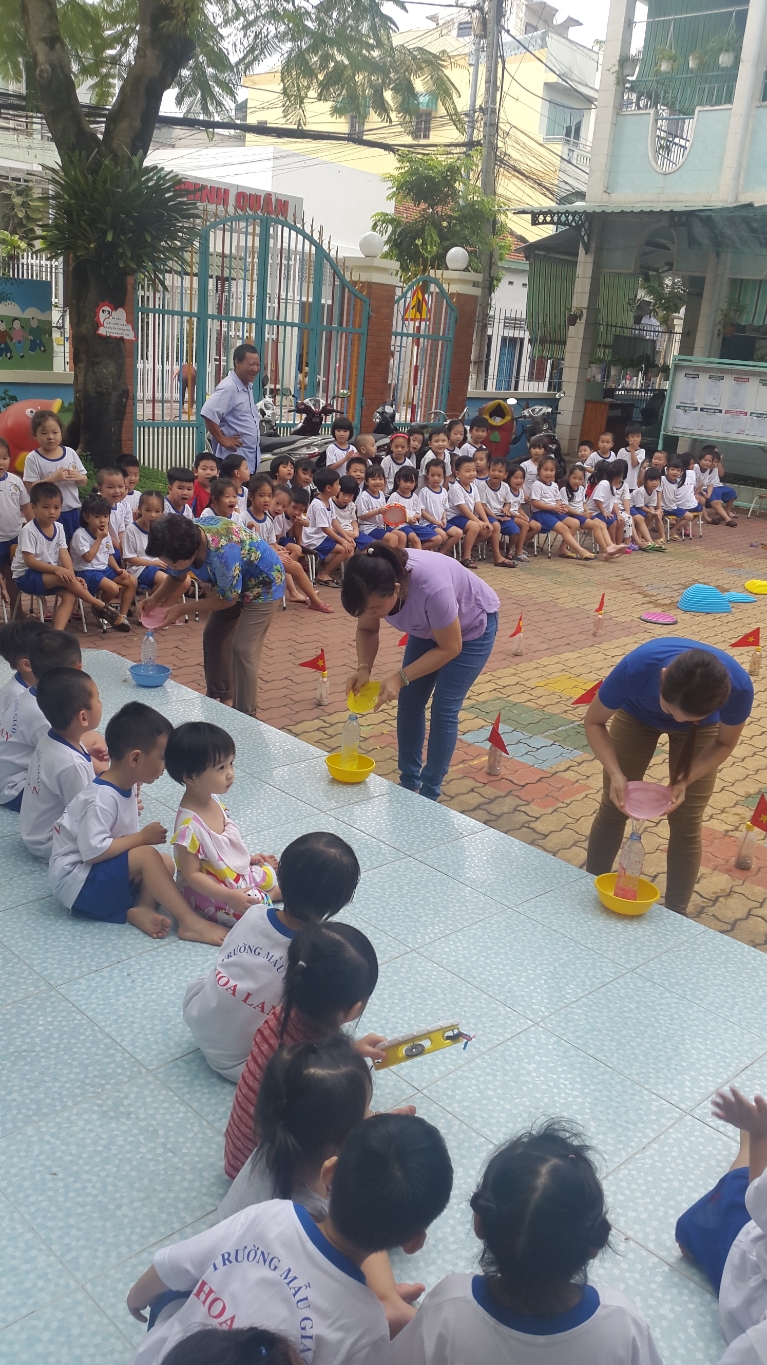 Hoạt động của cô