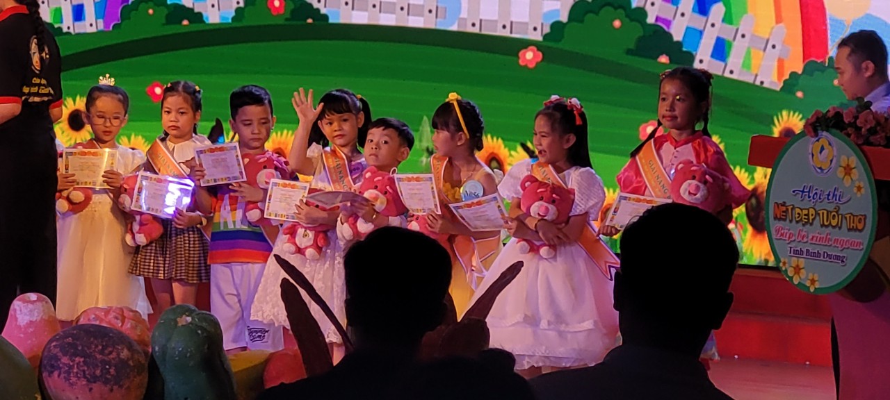 hình búp bê xinh ngoan