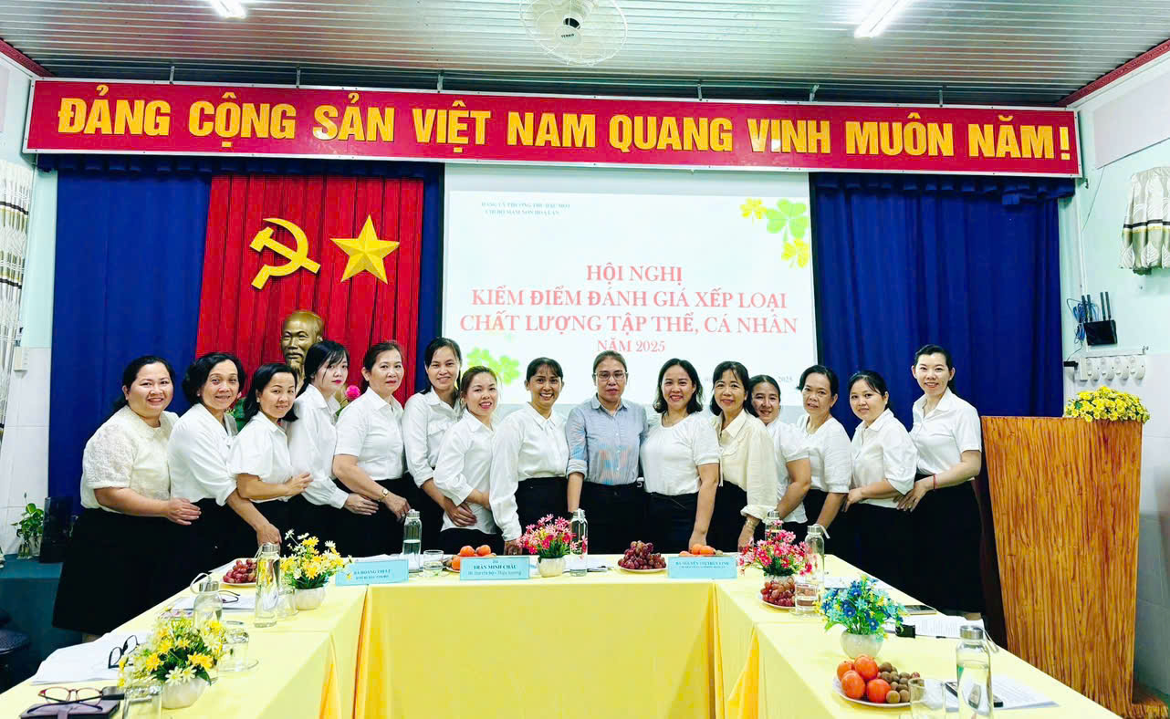 HỘI NGHỊ KIỂM ĐIỂM CHẤT LƯỢNG TẬP THỂ CHI BỘ VÀ ĐẢNG VIÊN NĂM 2025